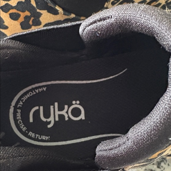 NWOT Ryka Water Repellent Leopard Print Ankle Booties - Size 8 - Picture 3 of 6